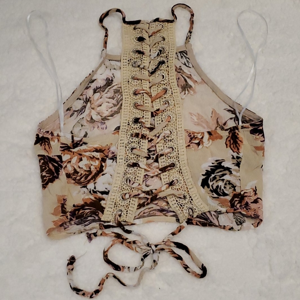 FLORAL 2 PIECE CROP TOP WITH SHORTS - Picture 3 of 9